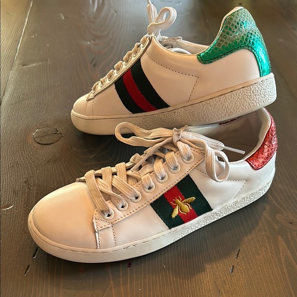 Gucci White Sneakers with Red and Green Stripes - Picture 1 of 9